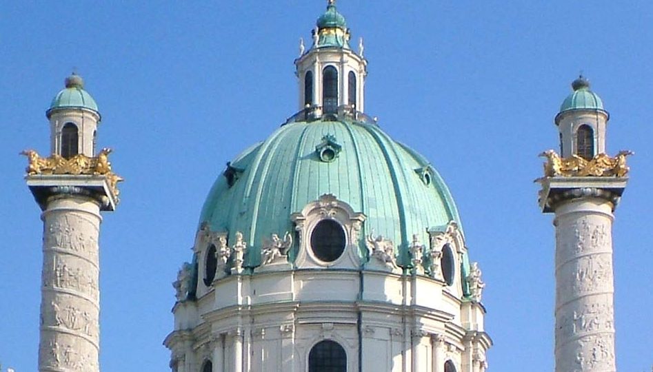 Vergoldung der Adler auf den Säulen der Karlskirche